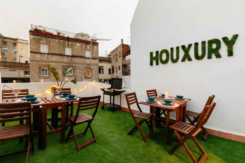 Houxury